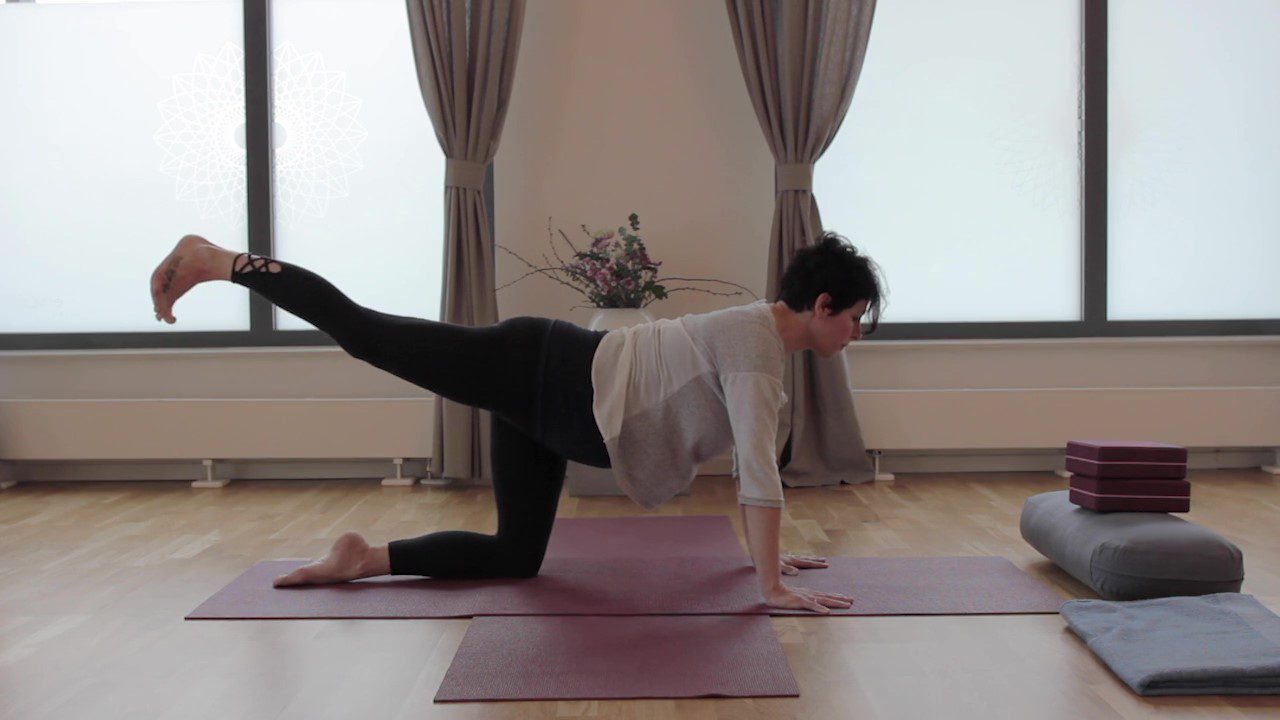 Schwangerschaftsyoga mit Füsun Folger _ 30min für Stretching & Balance_Moment